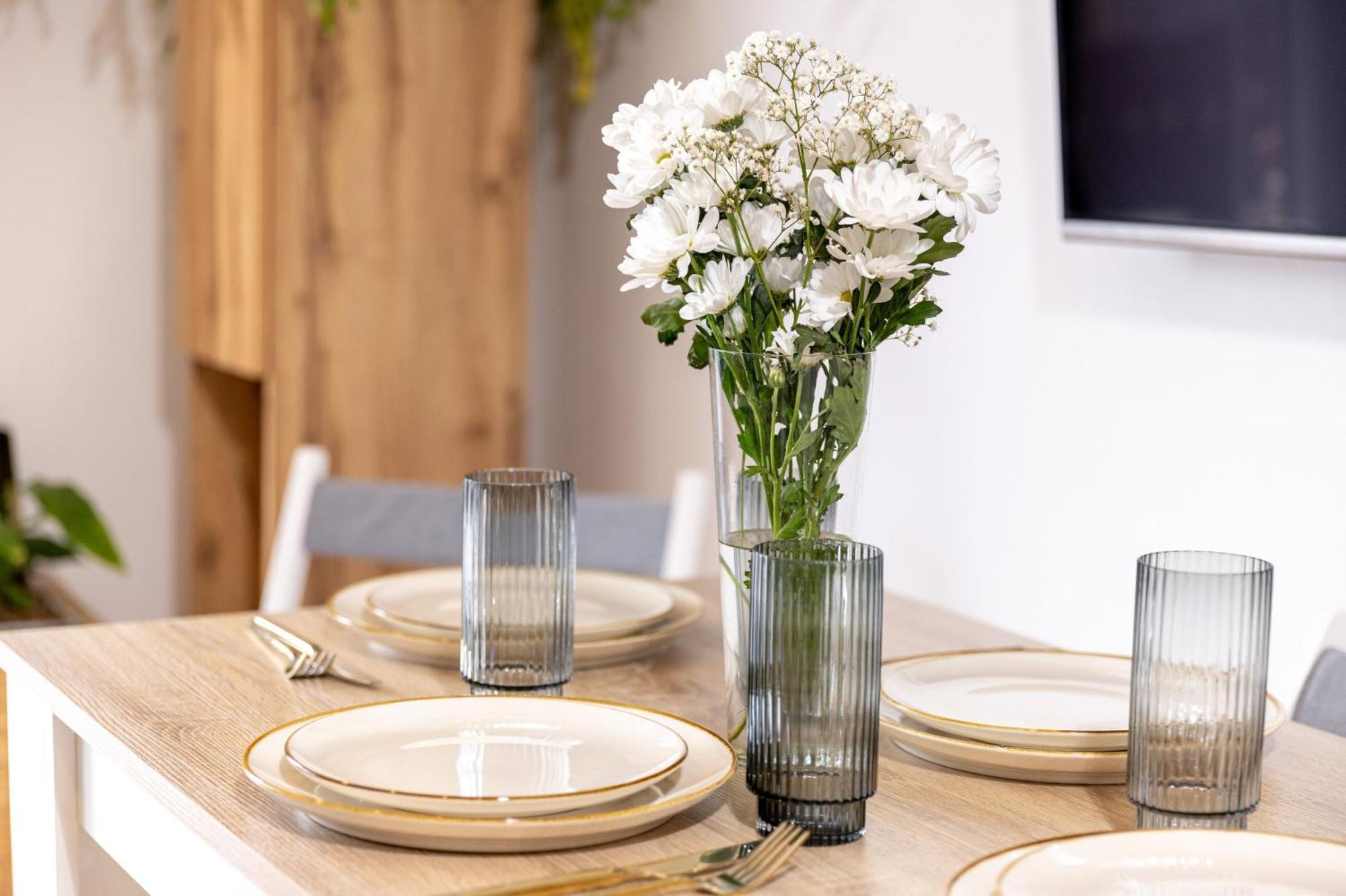 Schoenes, Modernes Apartment Mit Zwei Schlafzimmern - Zentral Mit Balkon Fuer 6 Personen モンタバウアー エクステリア 写真