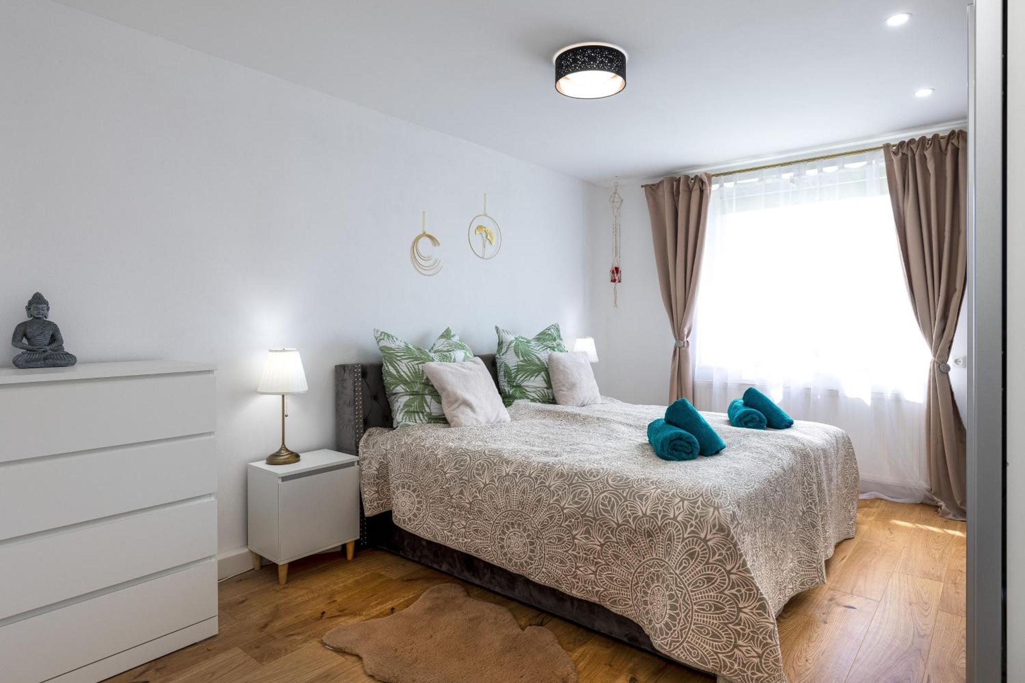 Schoenes, Modernes Apartment Mit Zwei Schlafzimmern - Zentral Mit Balkon Fuer 6 Personen モンタバウアー エクステリア 写真